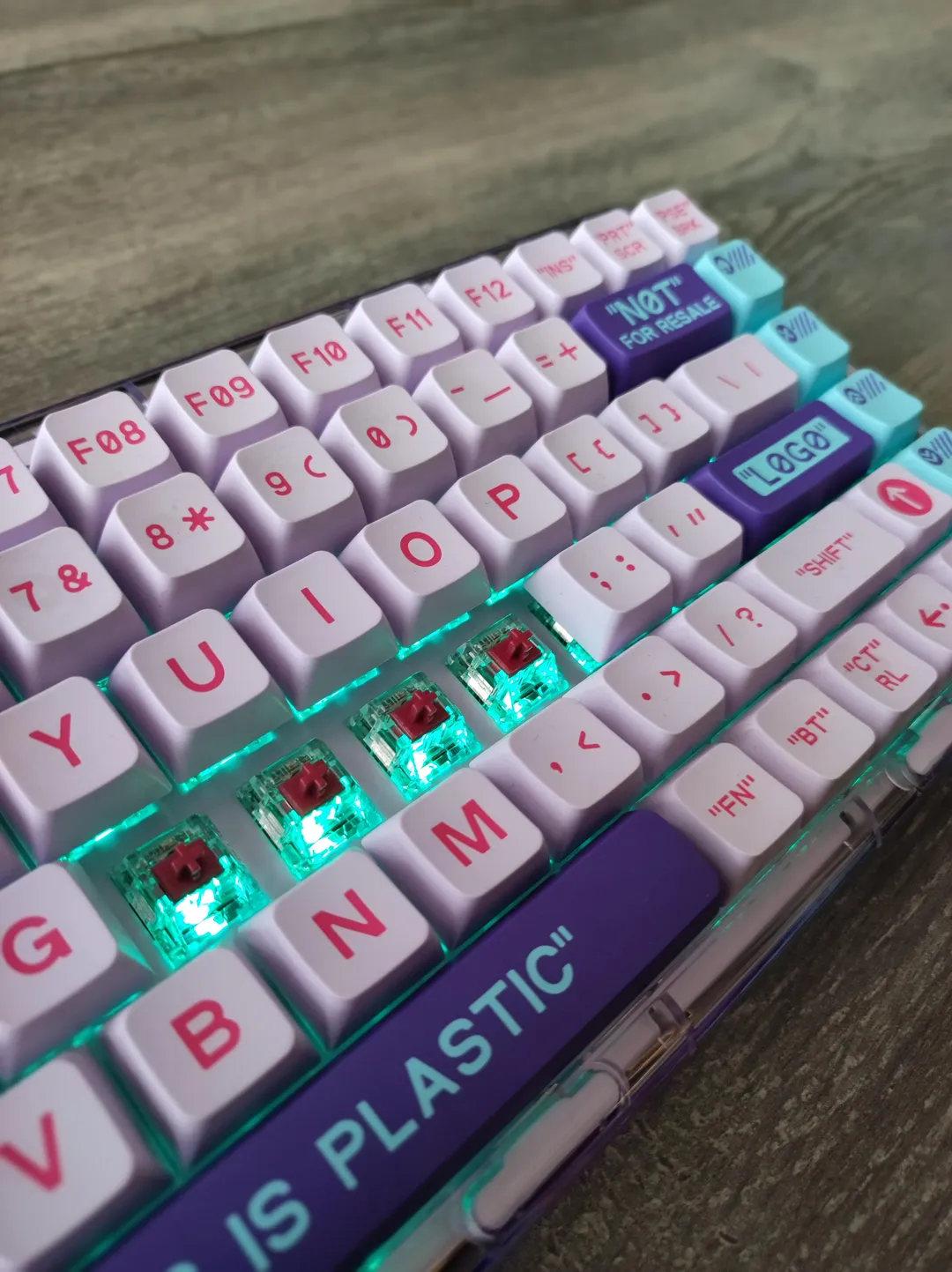 MelGeek Mojo84 Vaporwave side view with switches